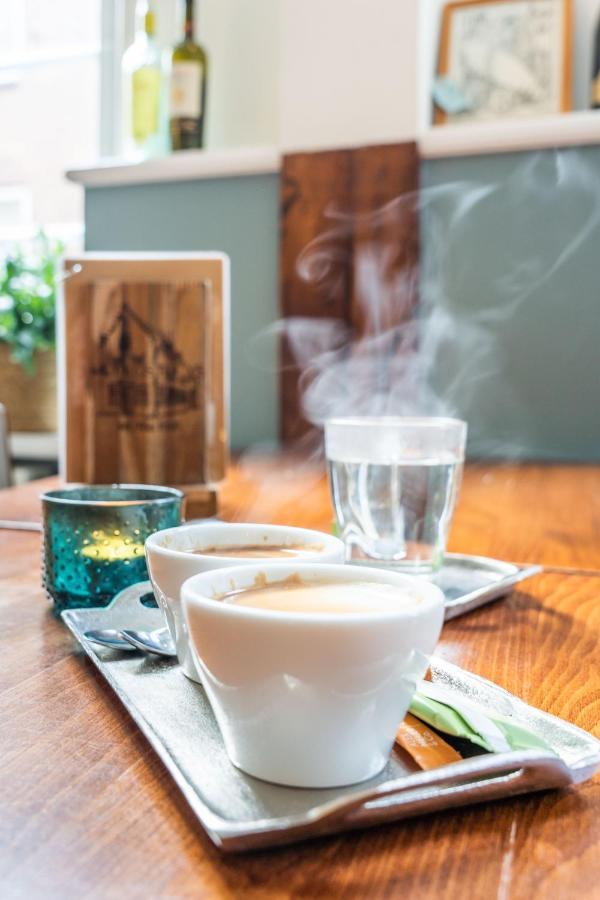 Bed & Brasserie Het Kosthuys Синт Маартенсдайк Екстериор снимка